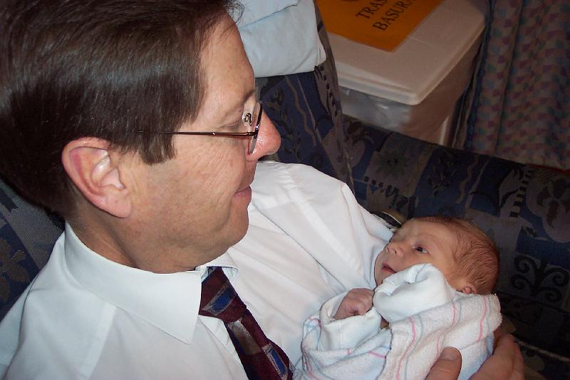 Kalin12-31Afternoon 014.jpg - Grandpa David and 15 hour old Kalin